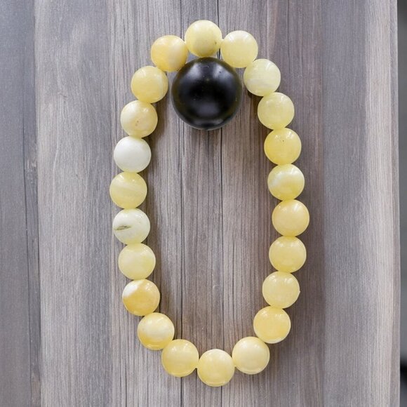 Butter Jade Crystal Gemstone Bracelet Handmade - Picture 3 of 5